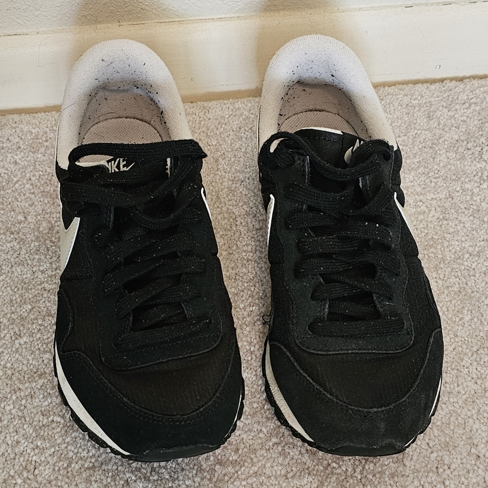 Nike Women's Air Pegasus 83
